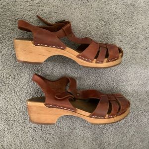 Brown clogs size 7.5
